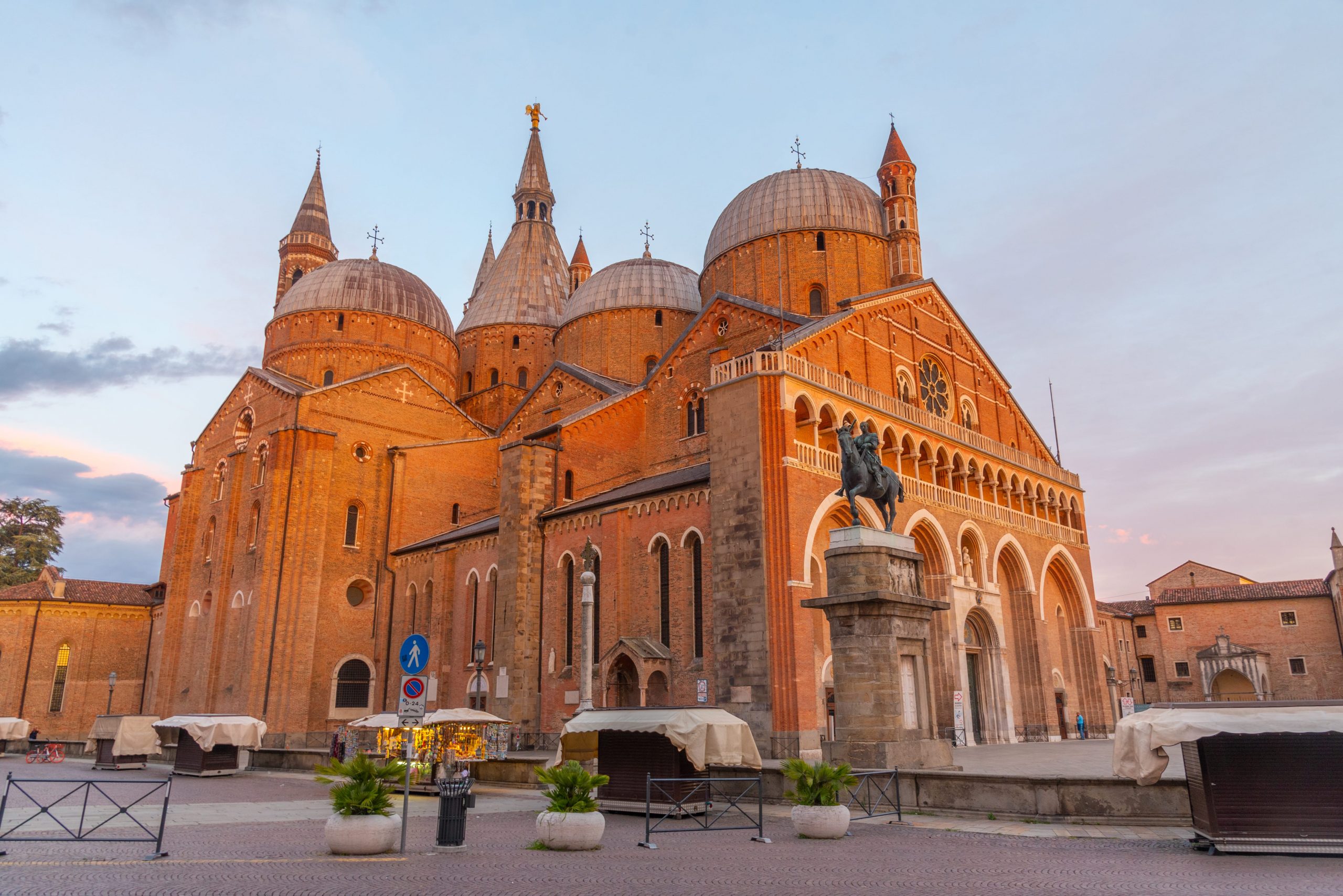 Sunset over Basilica di Sant'Antonio.