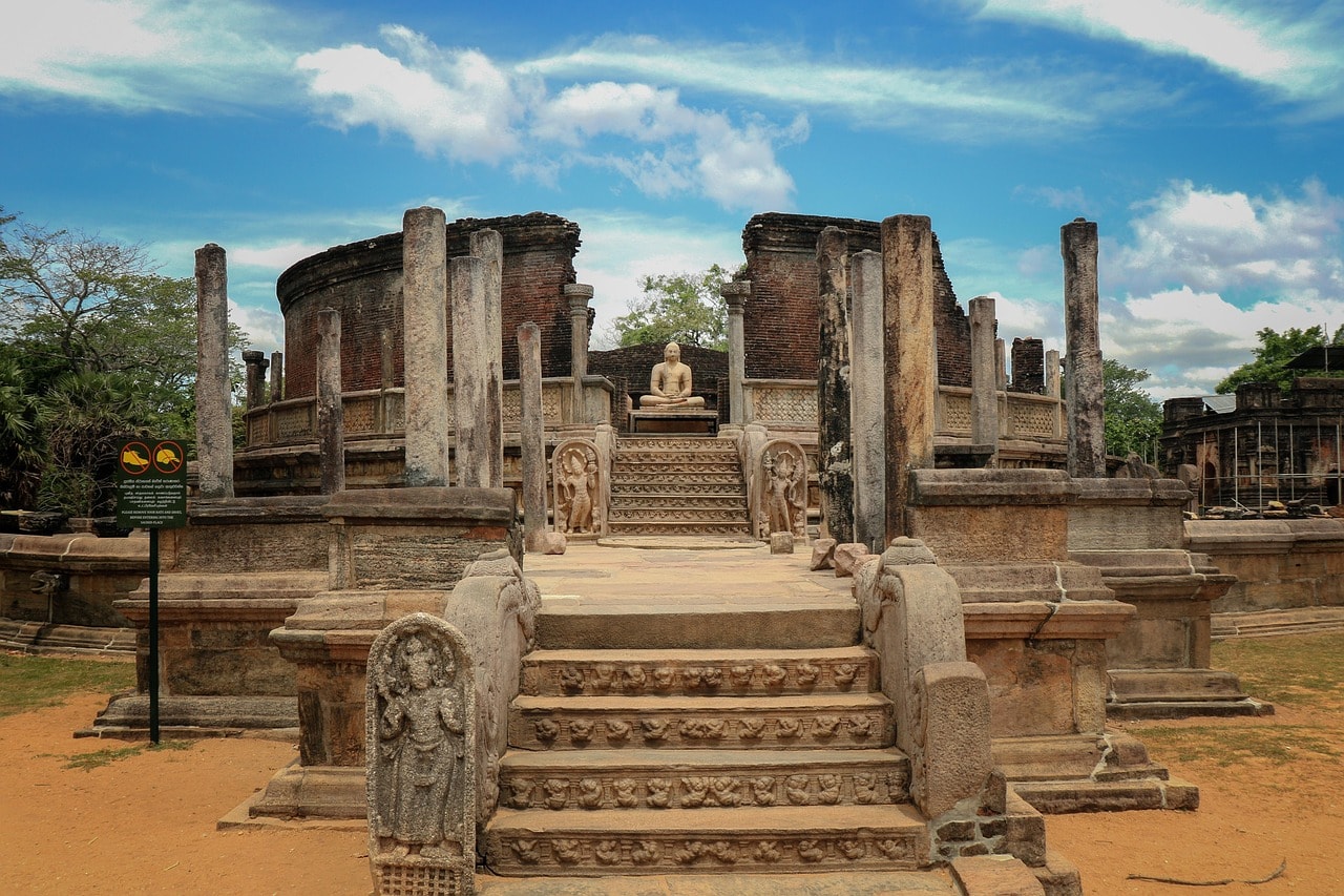 The smallest gedige (hollow Buddhist temple with thick walls) in Polonnaruwa.
