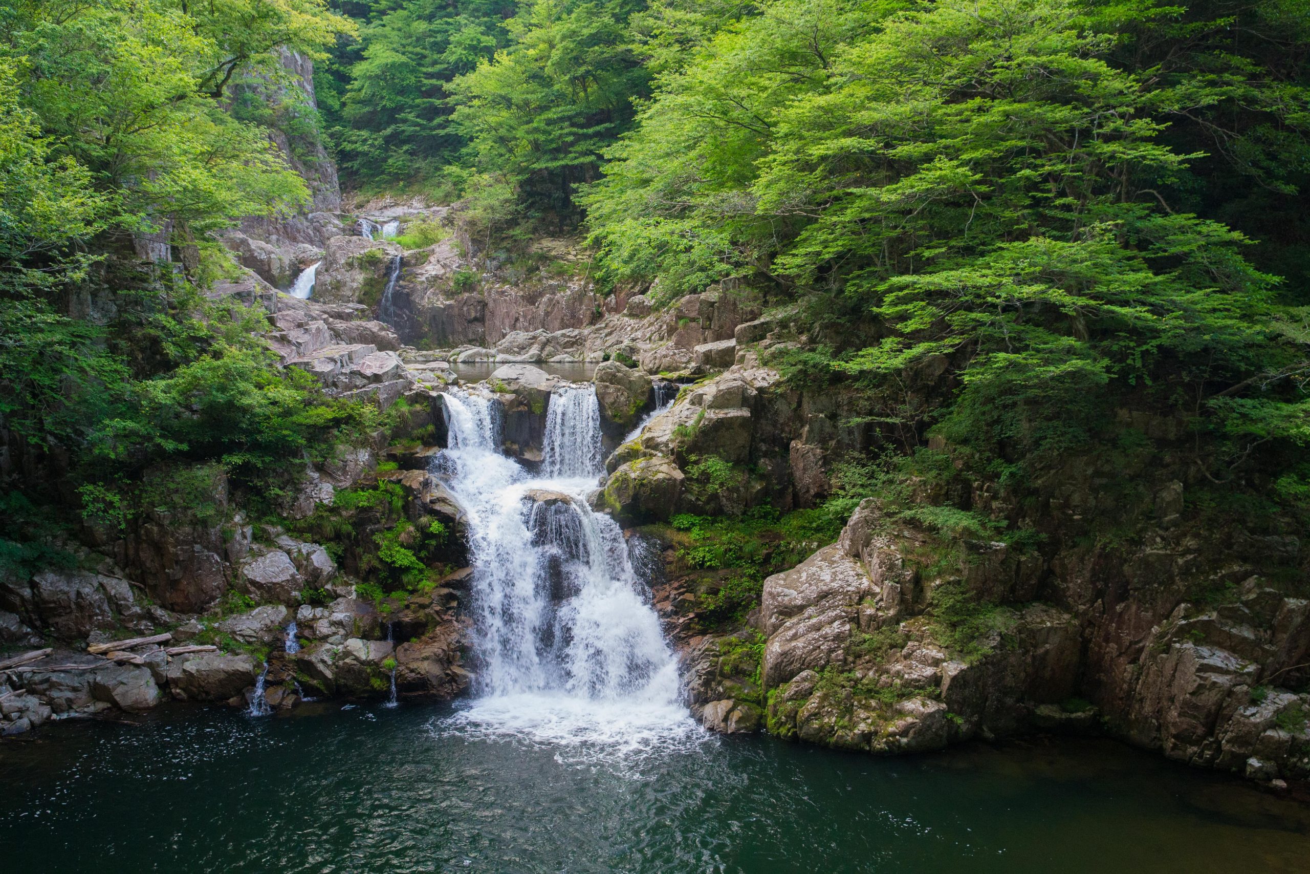 Sandankyo Gorge offers stunning natural beauty with dramatic cliffs and waterfalls.