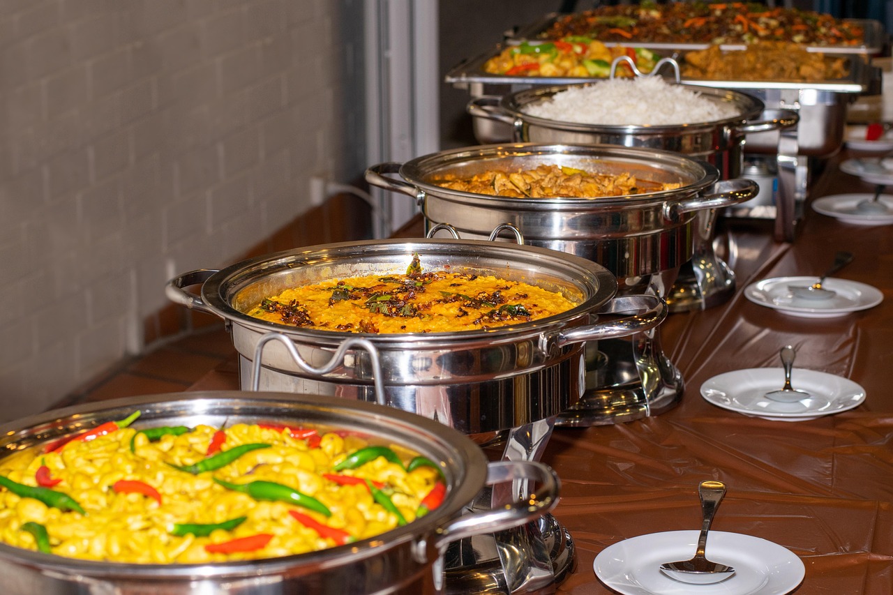 Lavish buffet of local Sri Lankan dishes bursting with colour and spice
