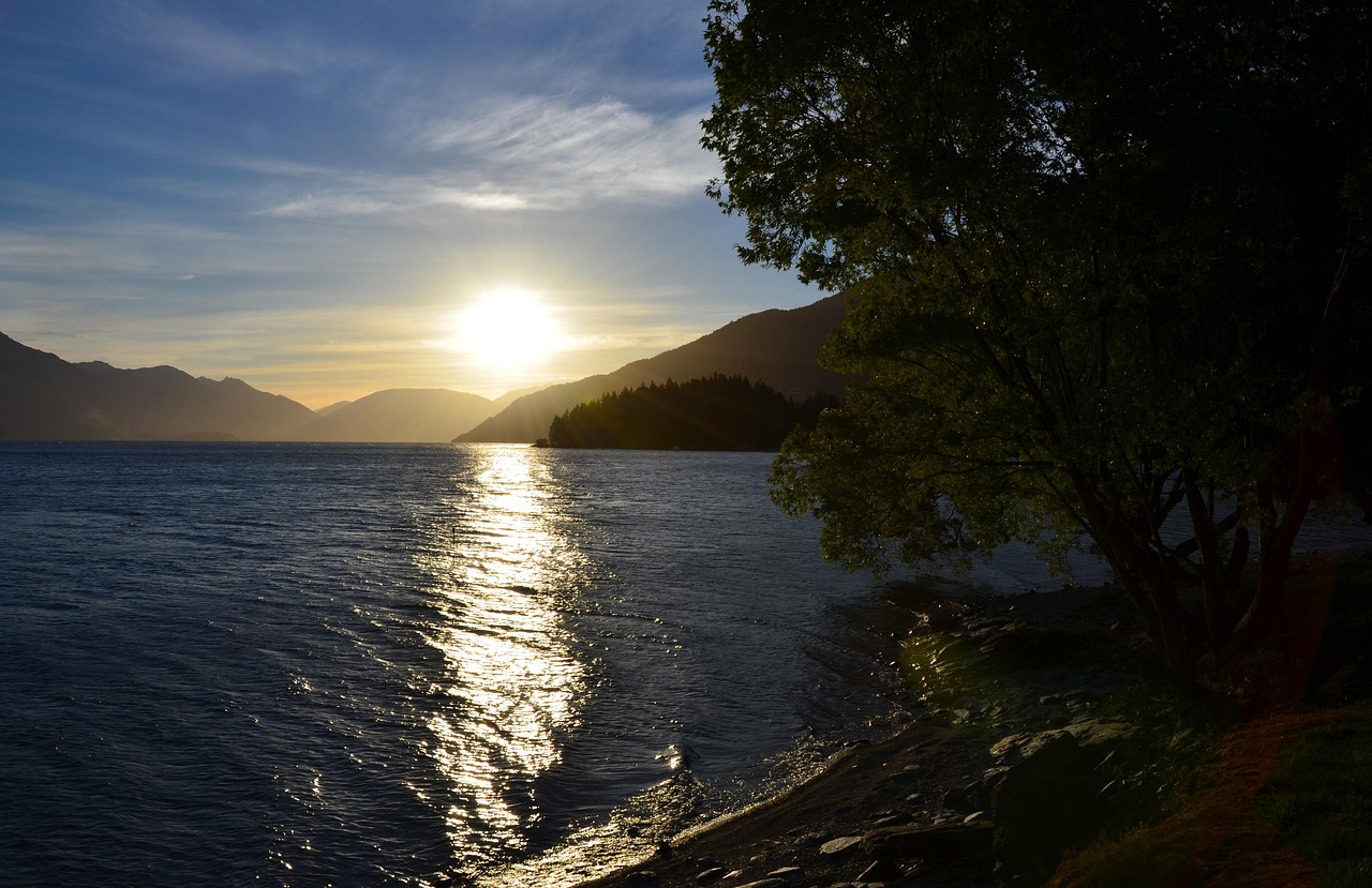 Romantic sunset over Lake Wakatipu, New Zealand