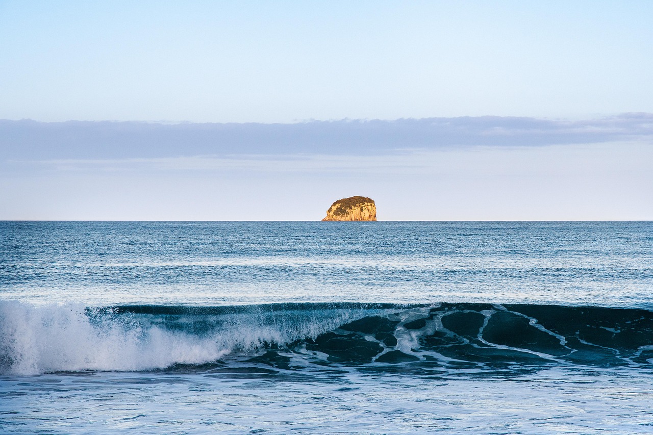 Leisure Island (Moturiki) offers a tranquil escape and breathtaking lookouts just steps from the main beach.