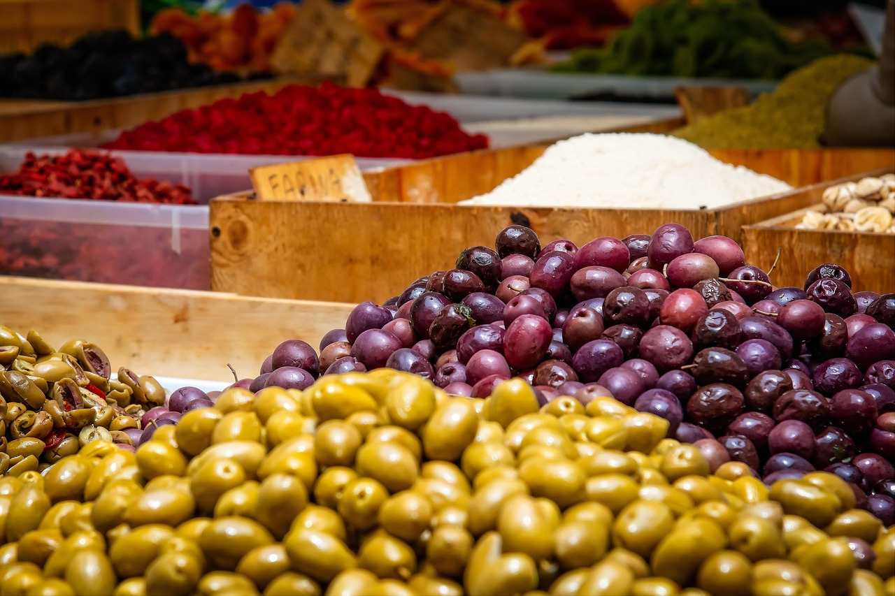 Waiheke’s farmers' markets delight with local flavours and lively energy.