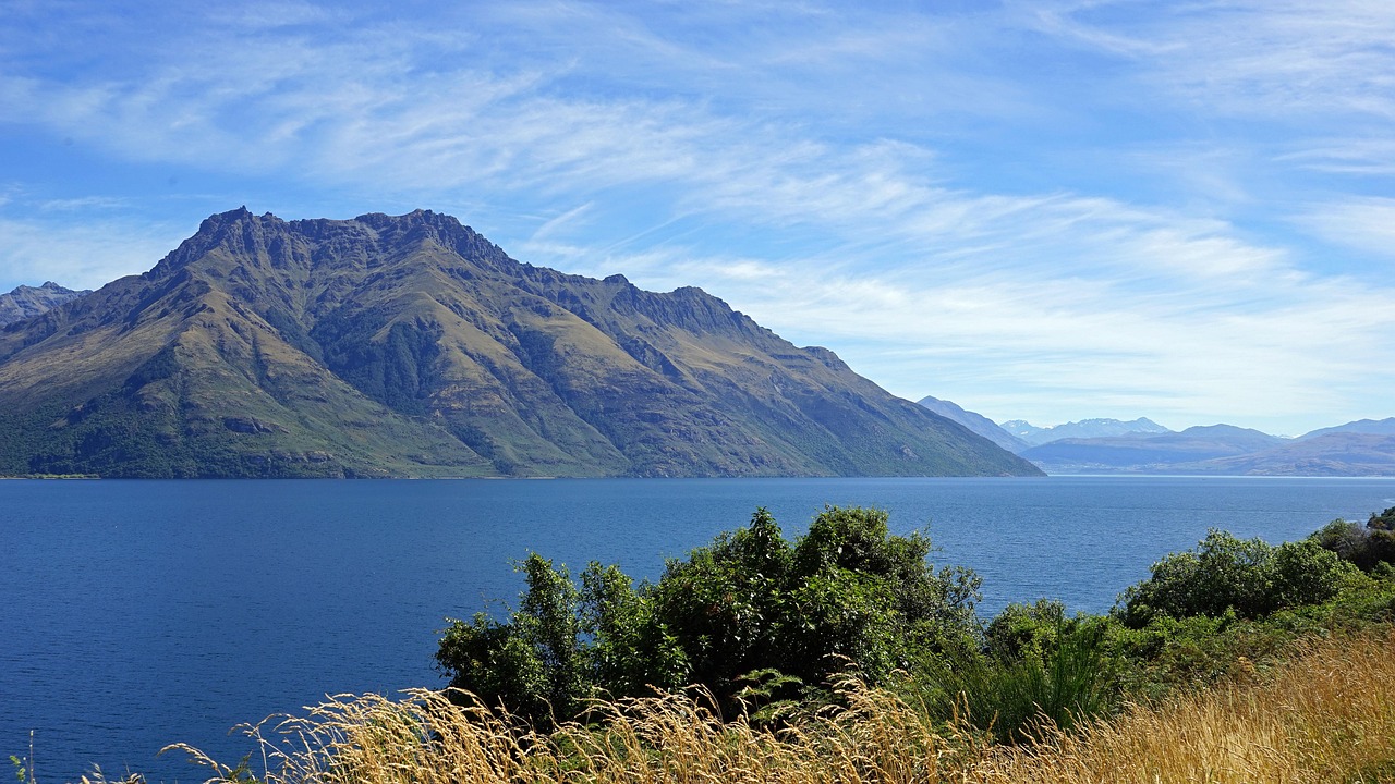 The Queenstown Trail offers crafted lake views and a personal adventure in nature.