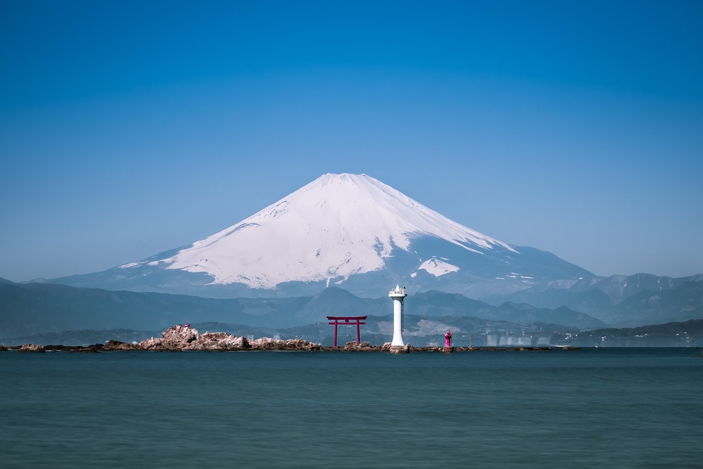 Yuigahama Beach and Shichirigahama Beach are both located on Sagami Bay