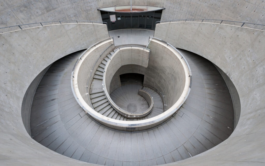 Hyogo Prefectural Museum of Art holds one of the largest art collections in western Japan, with over 10,000 works.