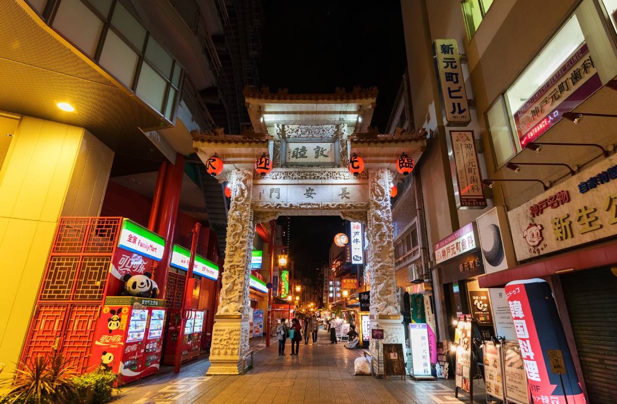 The area around Sannomiya Station is a "paradise for food lovers".