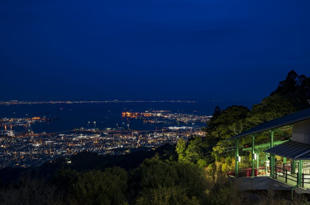 The Maya View Line offers a vast panoramic view of the city of Kobe.