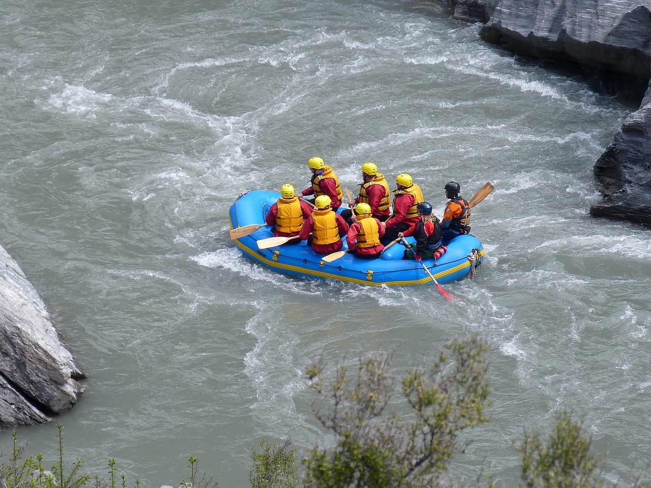 Queenstown: where thrill meets sophistication on tranquil Lake Wakatipu.