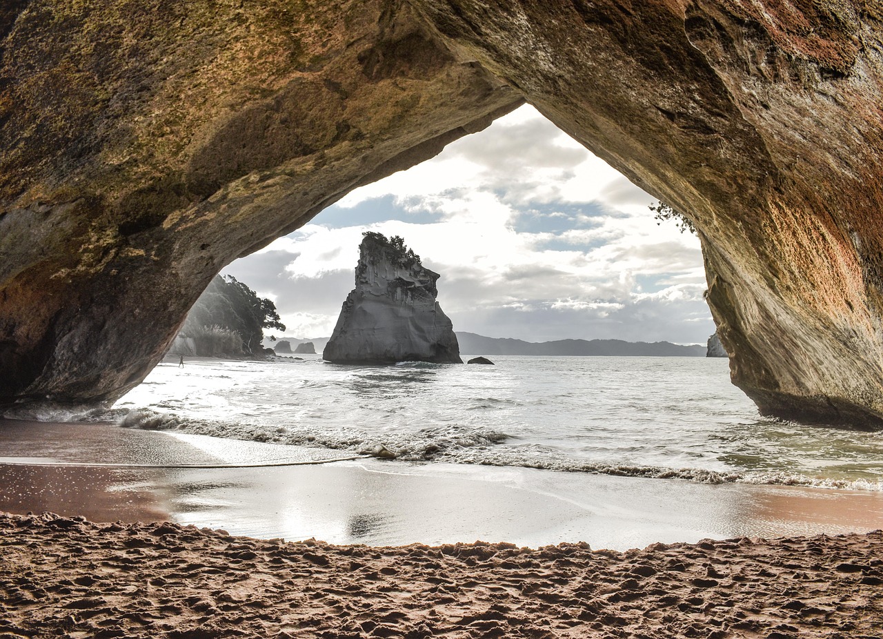 Local insights help adventurers choose the best way to reach Cathedral Cove.