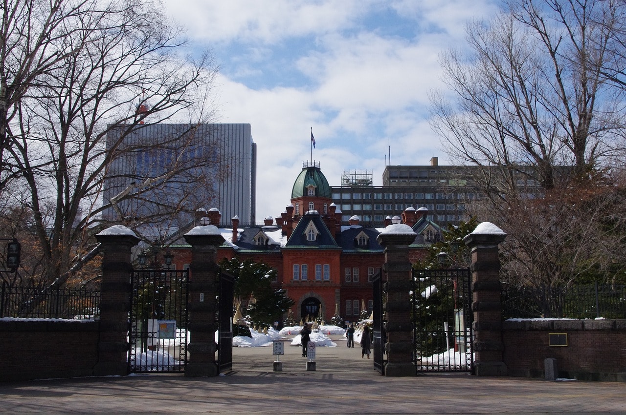 It now serves as a museum and tourist information center, with exhibits detailing the history of Hokkaido.