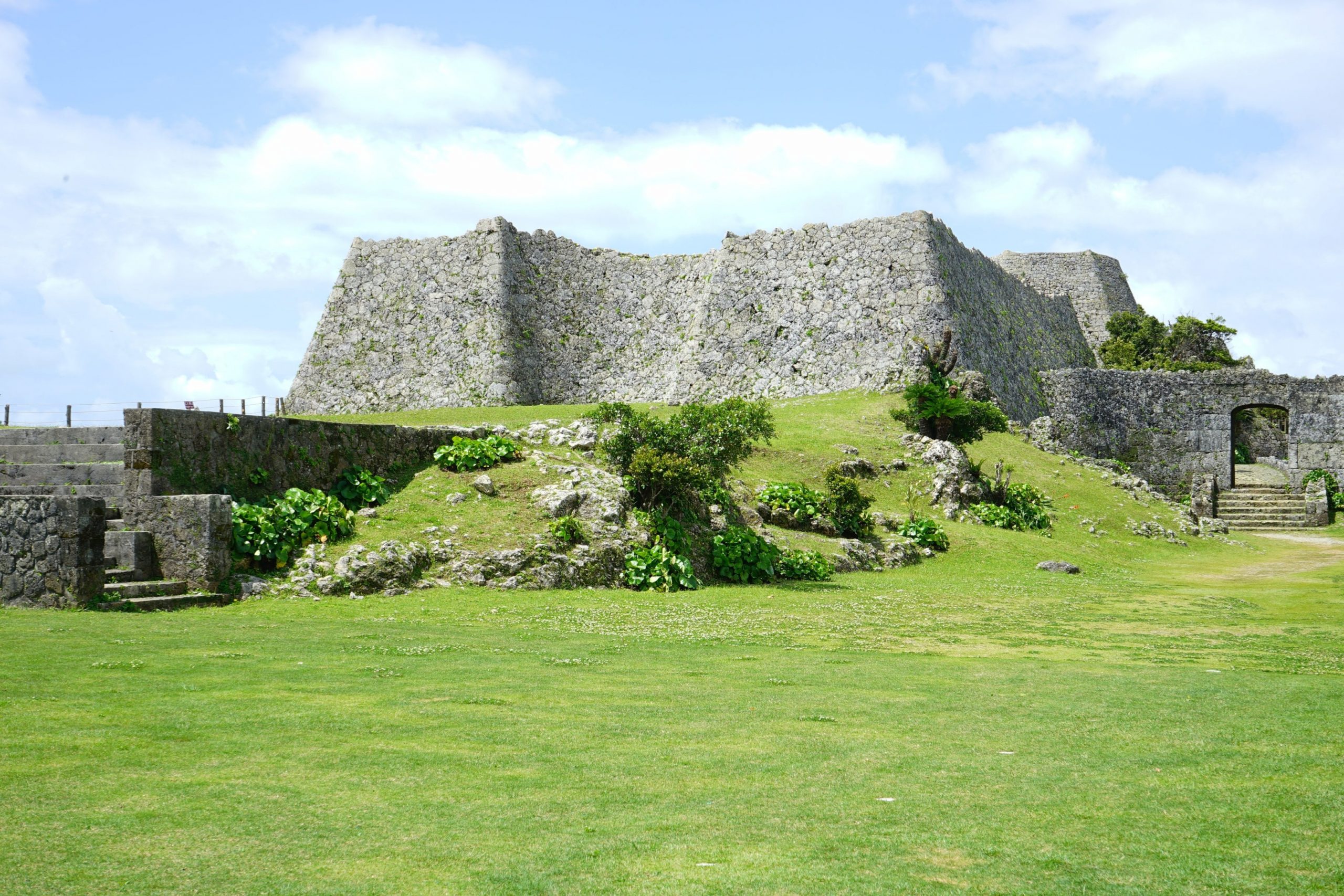 The castle is known for its impressive, curving stone walls that were built without mortar.