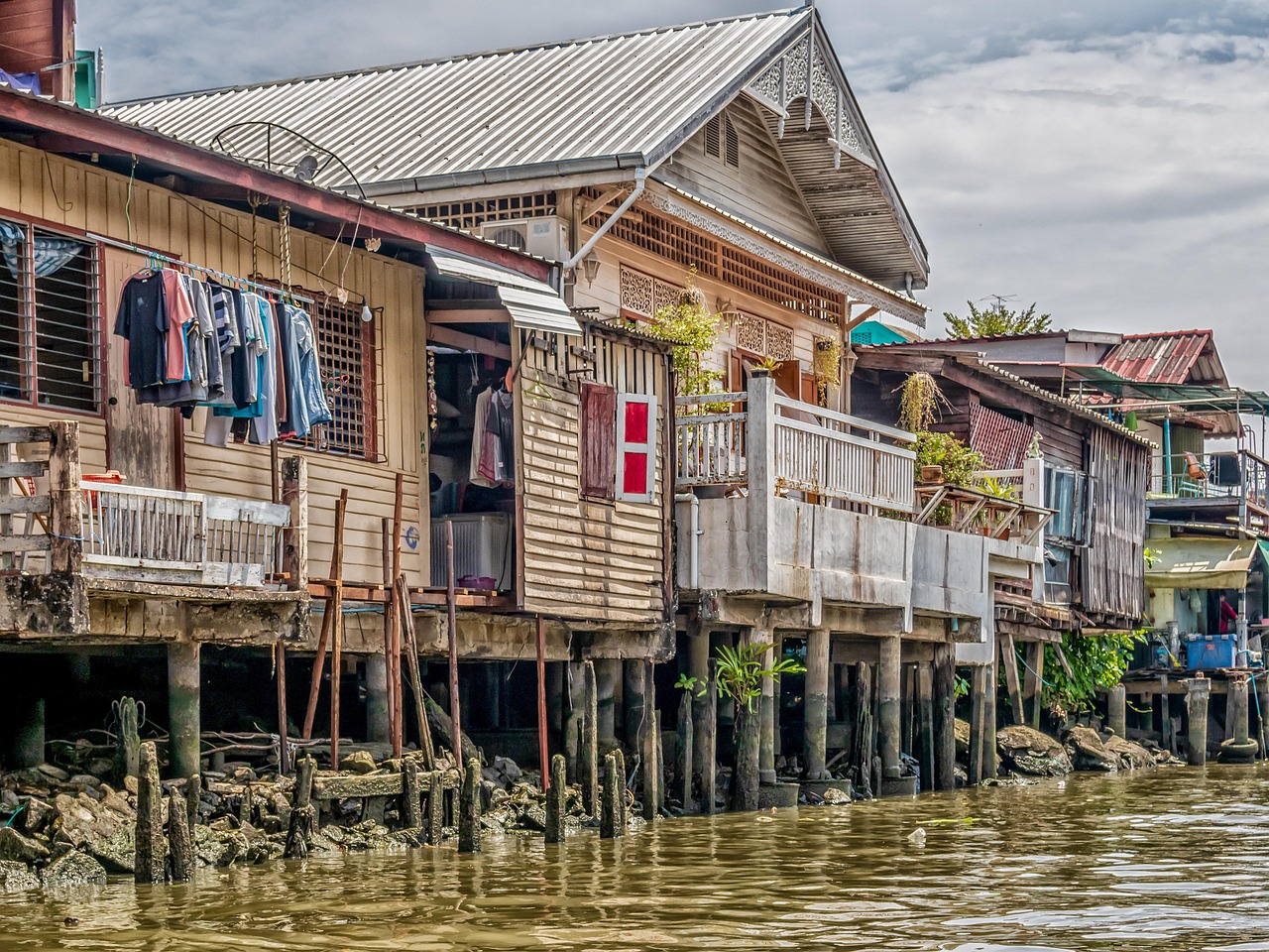 The vibrant fishing village of Ko Panyi, built entirely on stilts, offers a warm and authentic glimpse into local Thai culture.