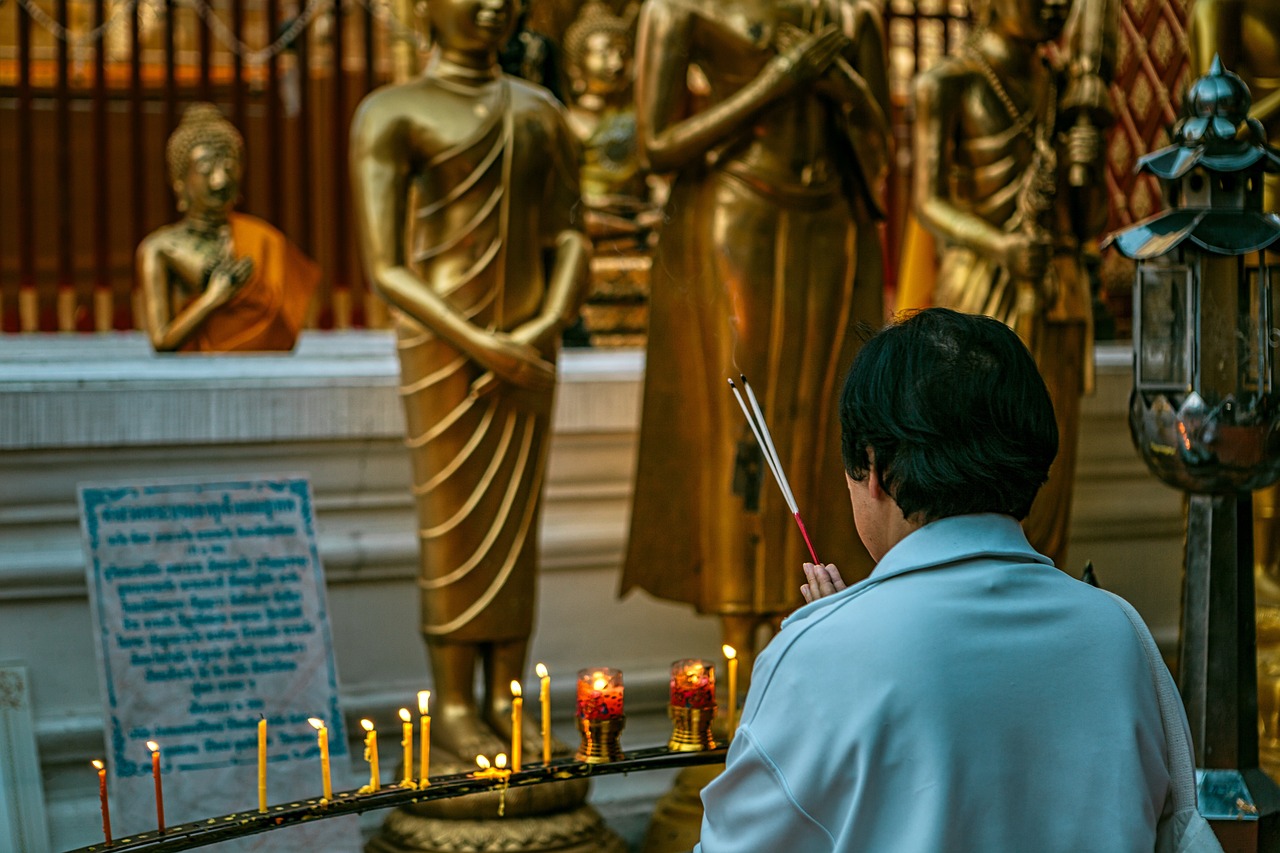 Dress modestly, stay hydrated, and journey confidently: Top travel tips for your Doi Suthep adventure.
