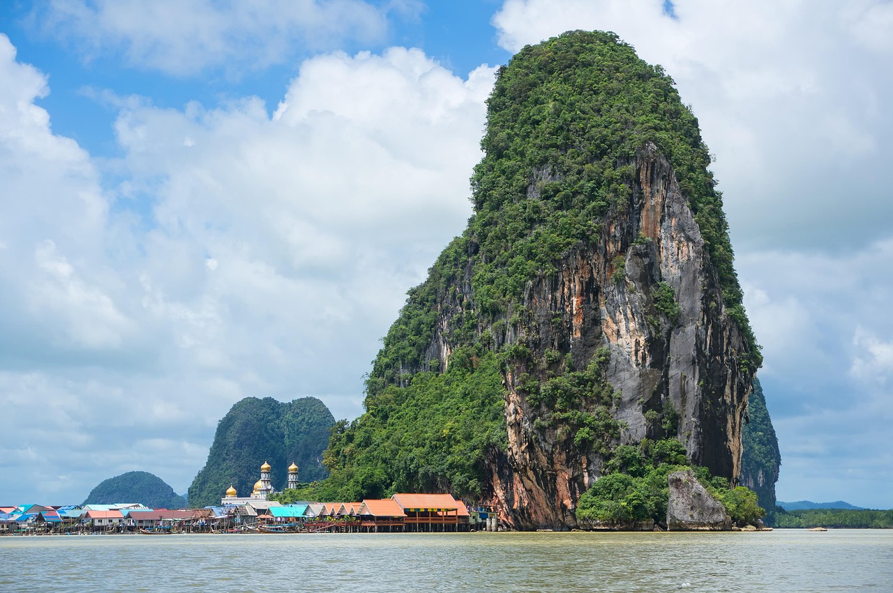 Phang Nga Bay’s majestic limestone karsts beckon luxury travellers to discover their enchanting beauty.