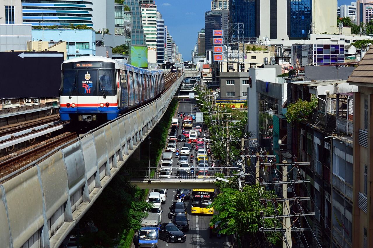 BTS Skytrain provides seamless and expert access to MahaNakhon for an easy start to your adventure.