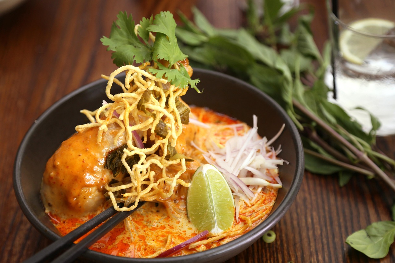 Take part in intimate cooking classes to master the flavours of Northern Thai cuisine.