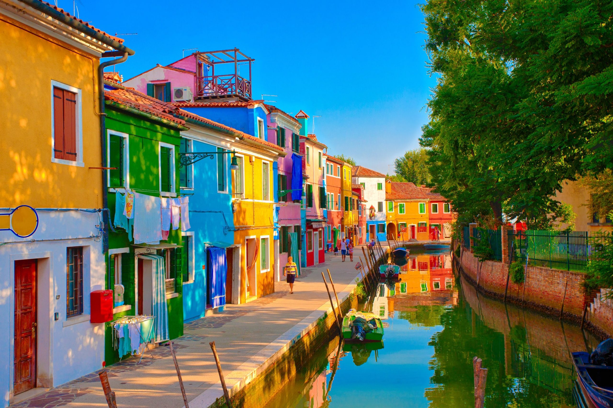 It is world-renowned for its long tradition of glassmaking.