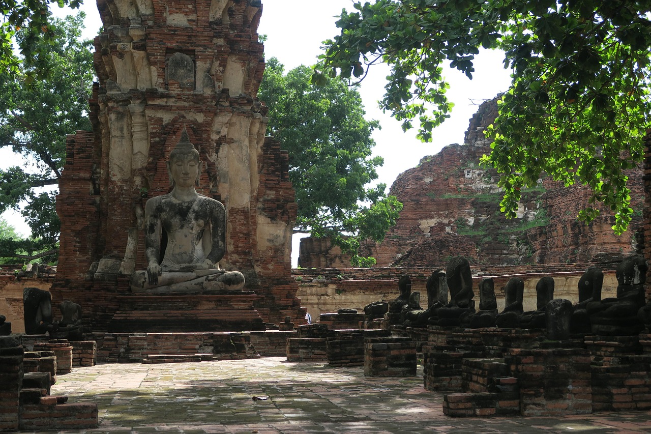 Early morning cycling uncovers Ayutthaya’s tranquil beauty and hidden treasures.