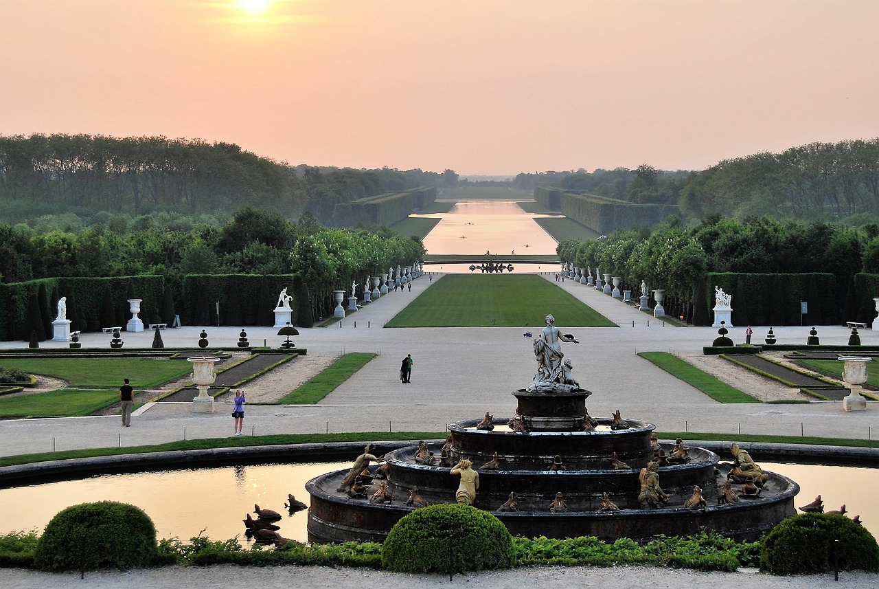 Every sunset at Versailles becomes a new shared memory for couples.