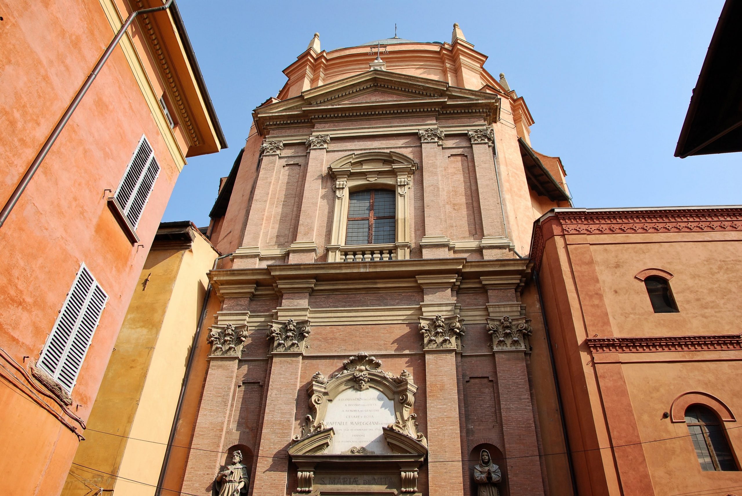 The sculptural group was created by Niccolò dell'Arca between 1463 and 1494.