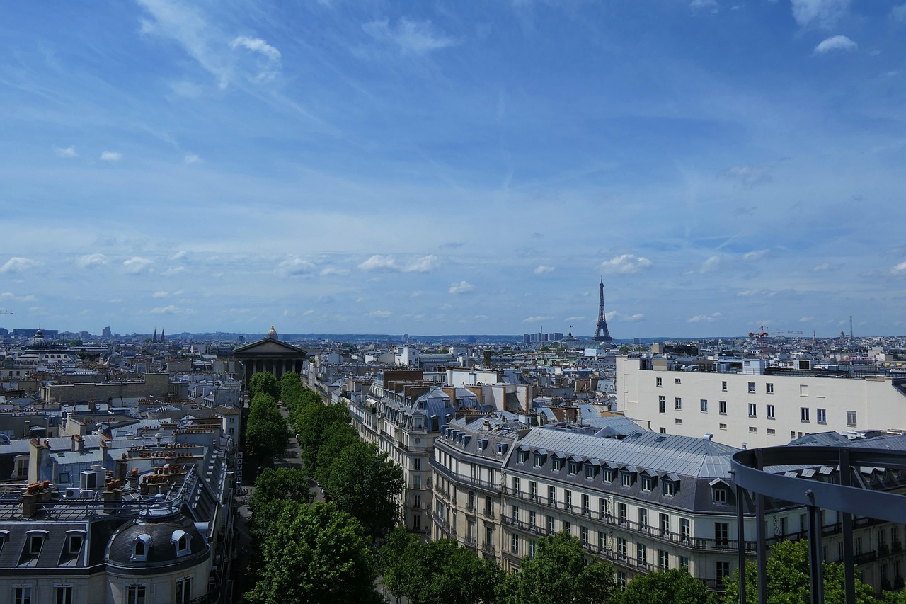 Savour innovative cuisine while overlooking Notre-Dame from a private rooftop table.
