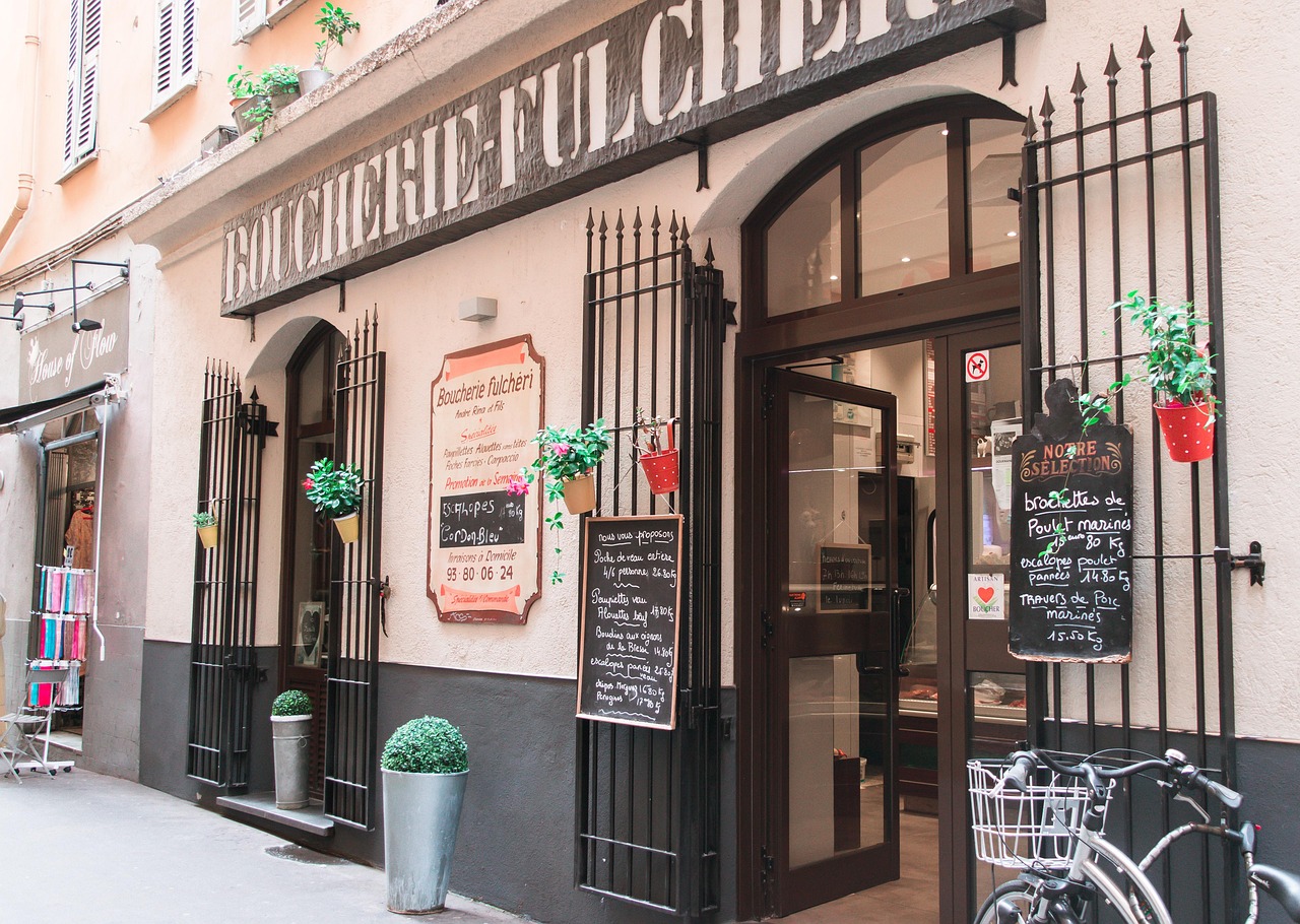 Dine in style at Michelin-starred restaurants in the heart of Nice, where every meal is an experience.