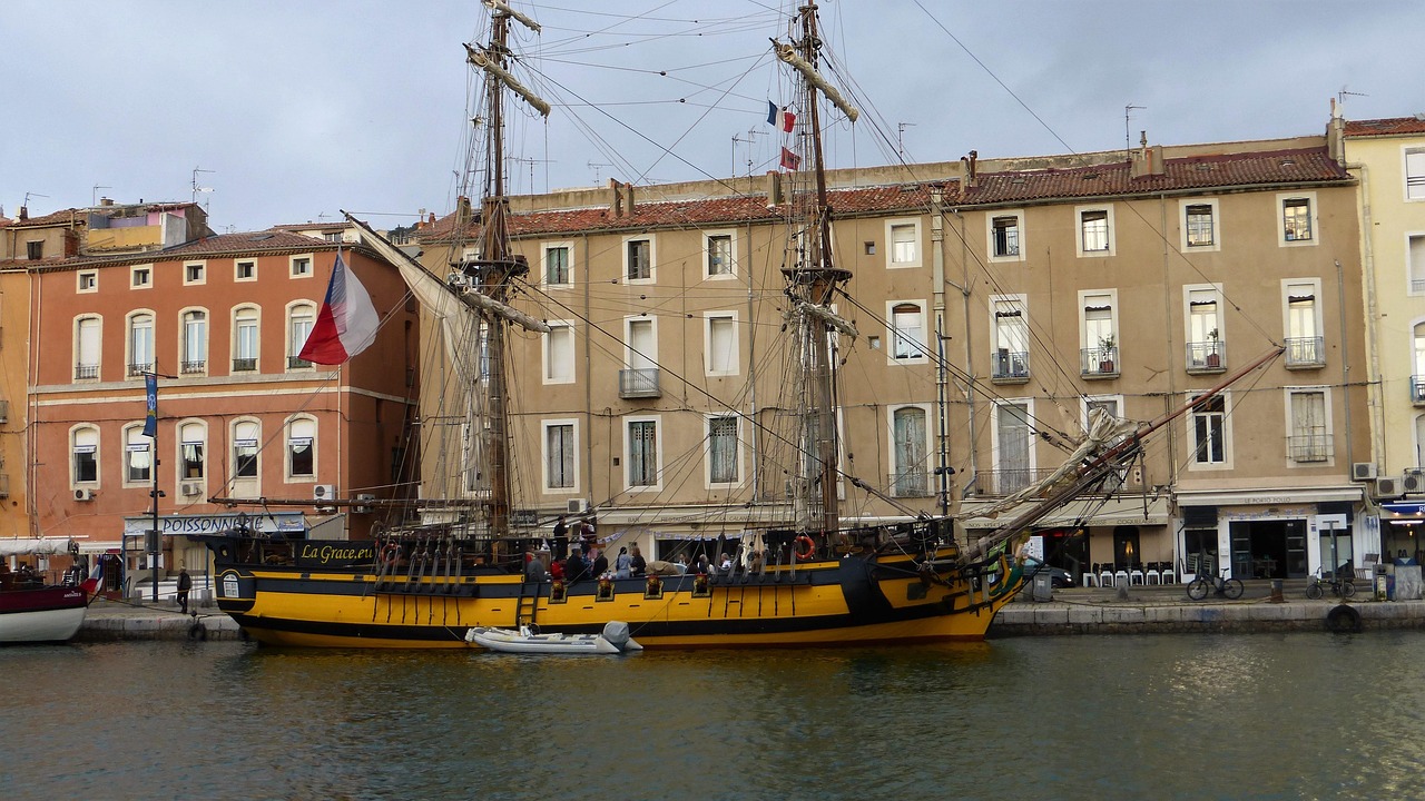 Experience the Venetian-style canals of Sète and life along the water.