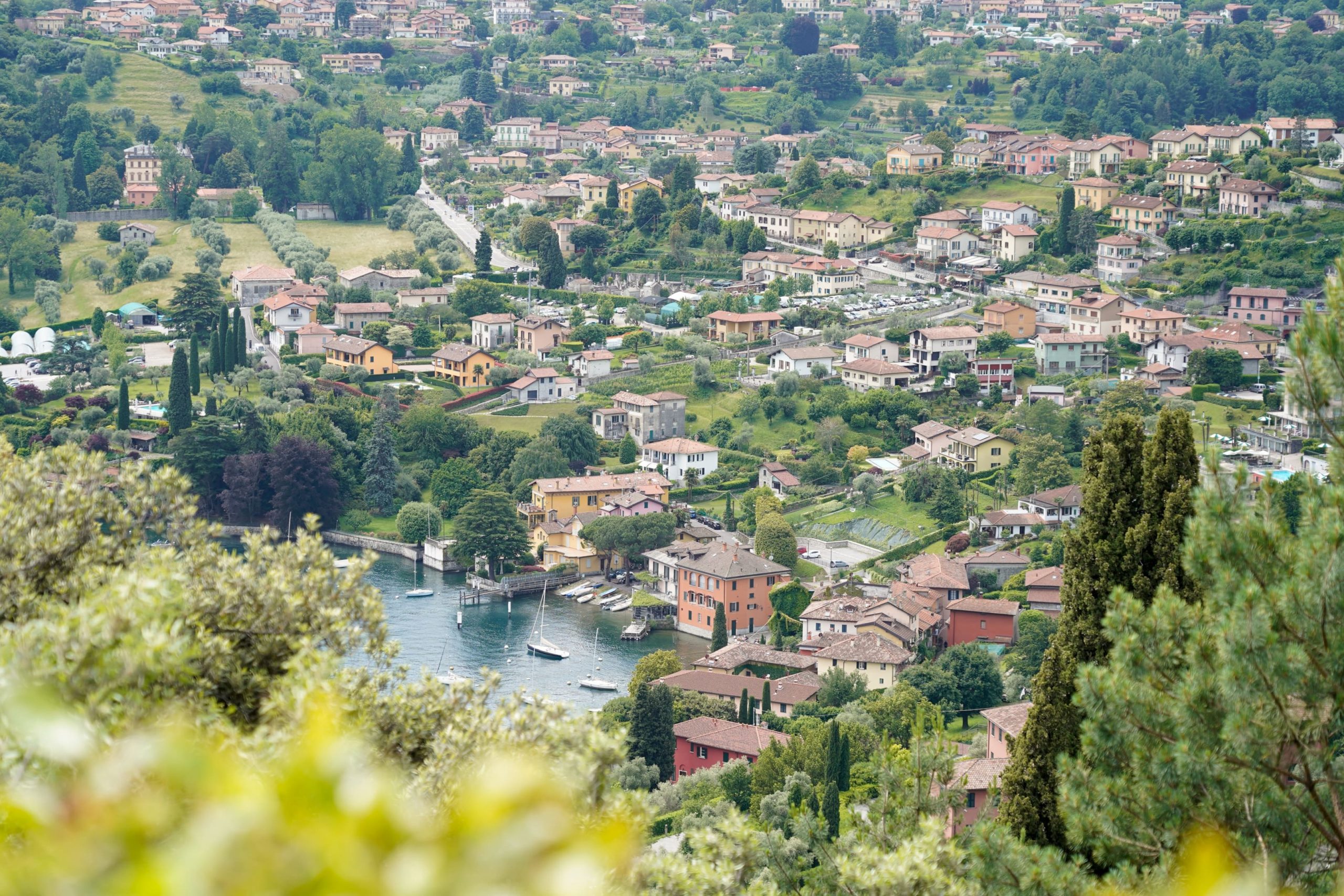 The trails lead through woods and clearings, offering various picturesque viewpoints.
