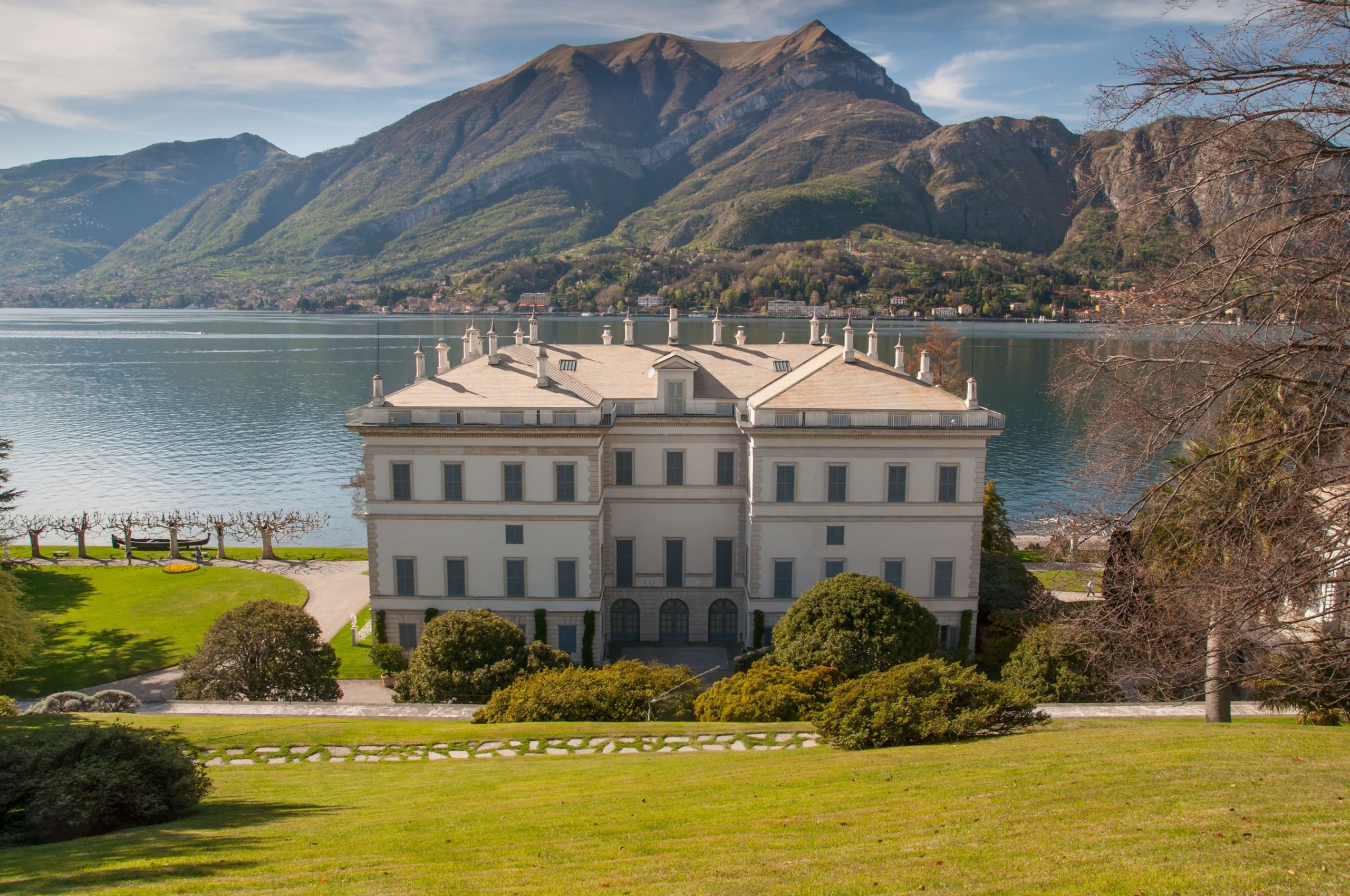 The villa itself is a striking example of Neoclassical architecture.