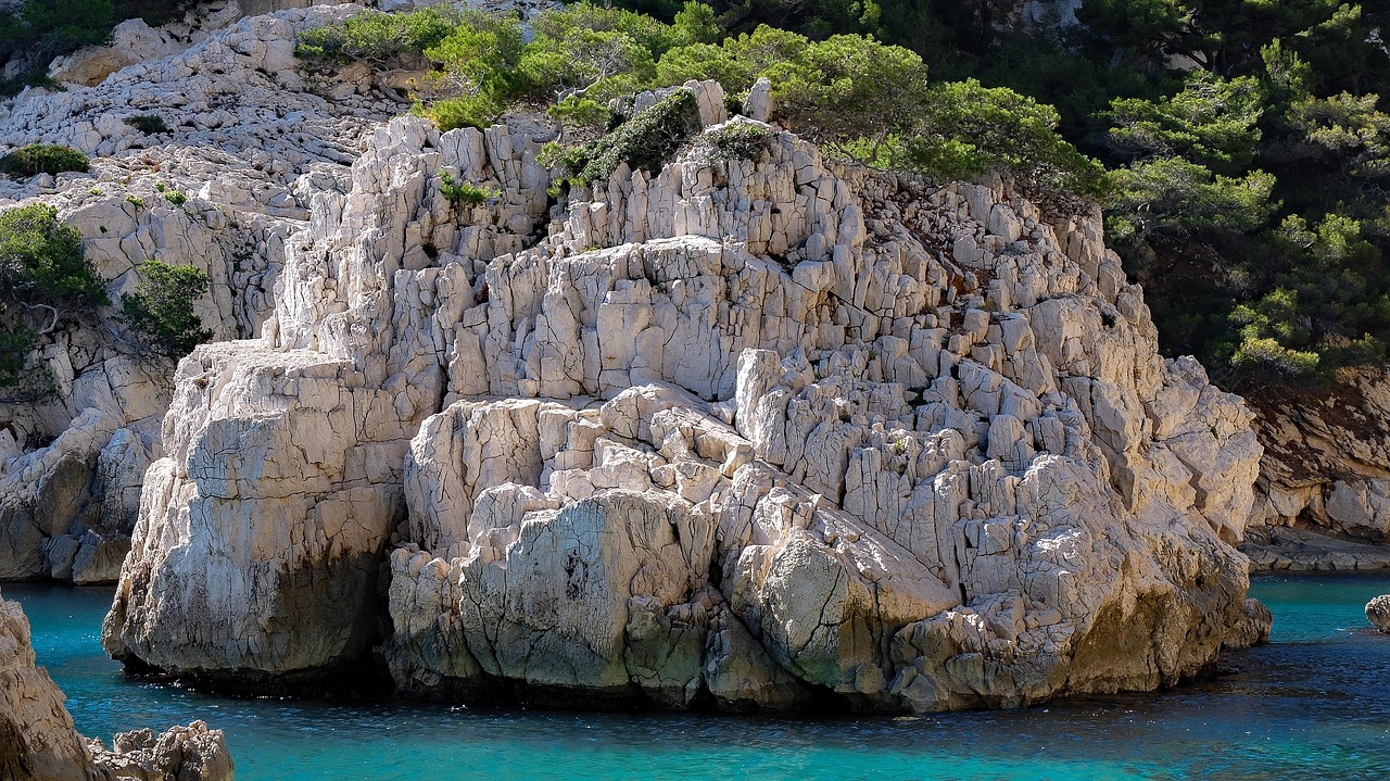 Each season reveals a new palette of colours and moods in the Calanques, from lush spring to tranquil winter.