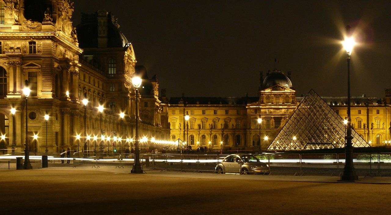 Discover the magic of the Louvre after the crowds with an exclusive private tour.