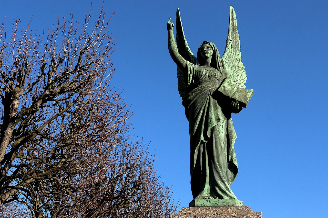 Design a Père Lachaise Cemetery Walk with tombs, memorials and works of art