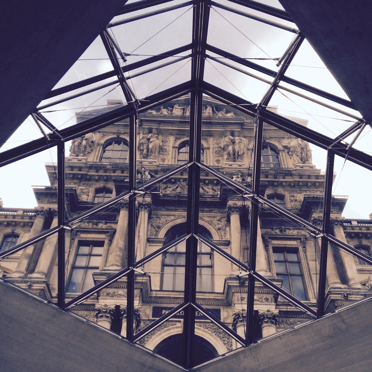 Design a Seamless Louvre Day with tickets, metro transport, and Local breaks