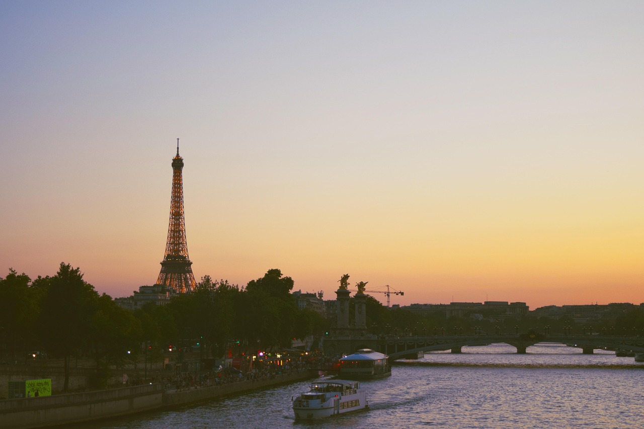 Eiffel Tower Exclusive Views of Paris Made Seamless at sunset