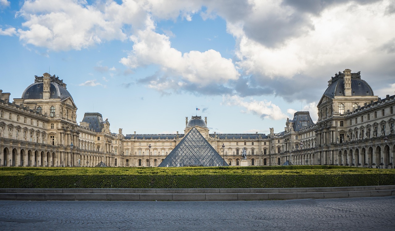 The Louvre musée with VIP access and quiet masterpieces in Paris
