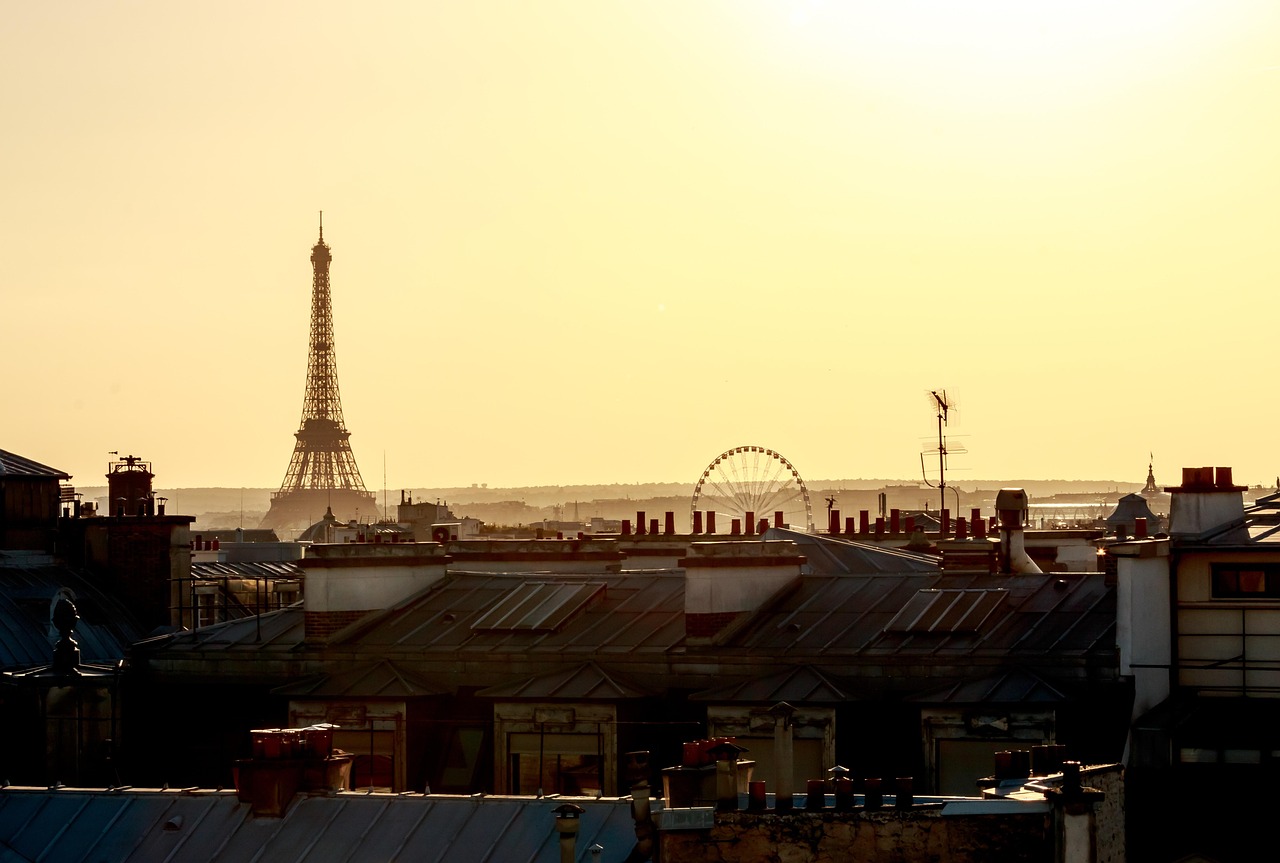 A Paris travel guide to begin your visit with confidence with a timeless Paris skyline