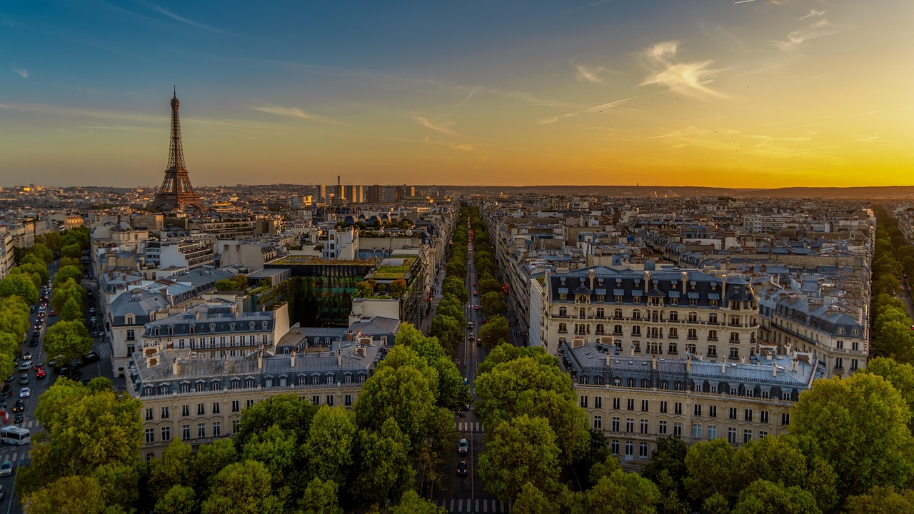 Paris Private Access and Iconic Landmarks with a twilight view across the Seine