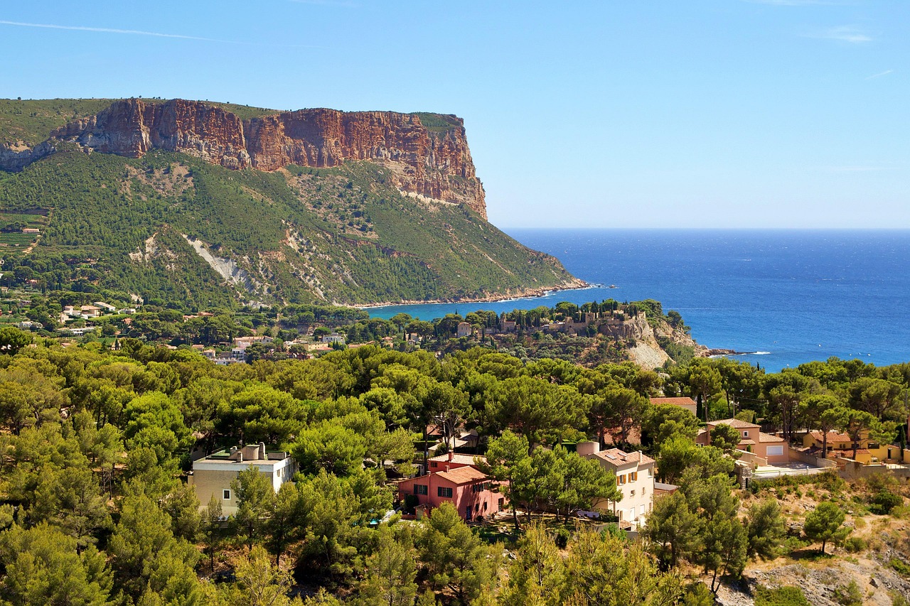 Calanques and swimming spots beyond the city for true adventure