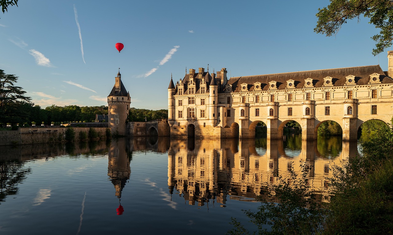 Loire Valley châteaux and Burgundy vineyard elegance with castle views