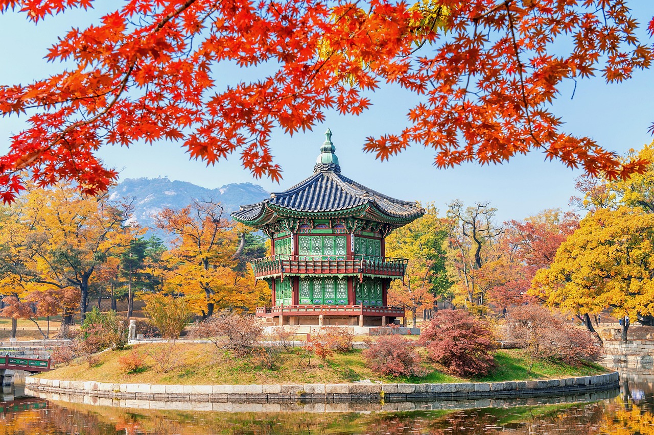 Autumn best times in South Korea for foliage with Seoraksan’s peaks and turning leaves