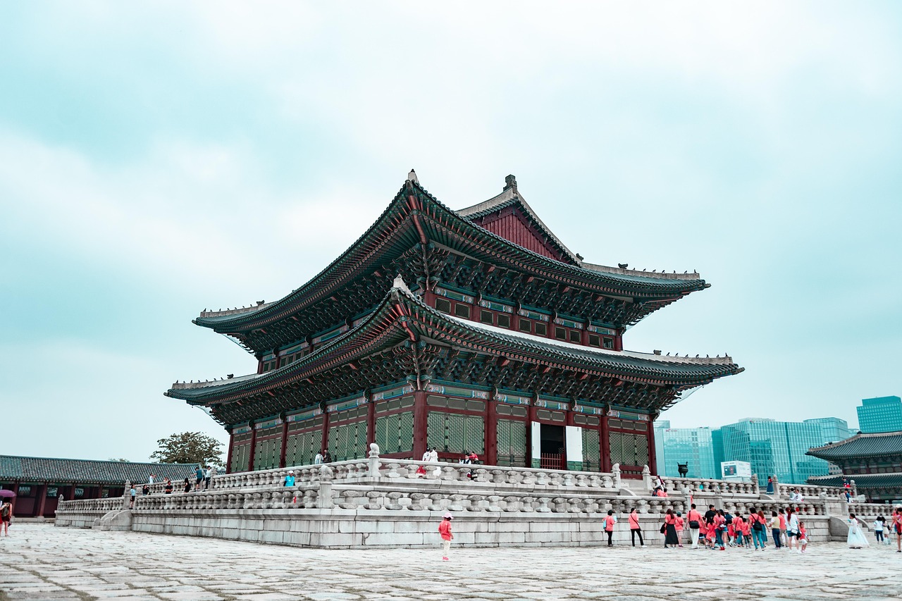 Travel tips for the best time to visit Seoul with private transfers and polished city navigation