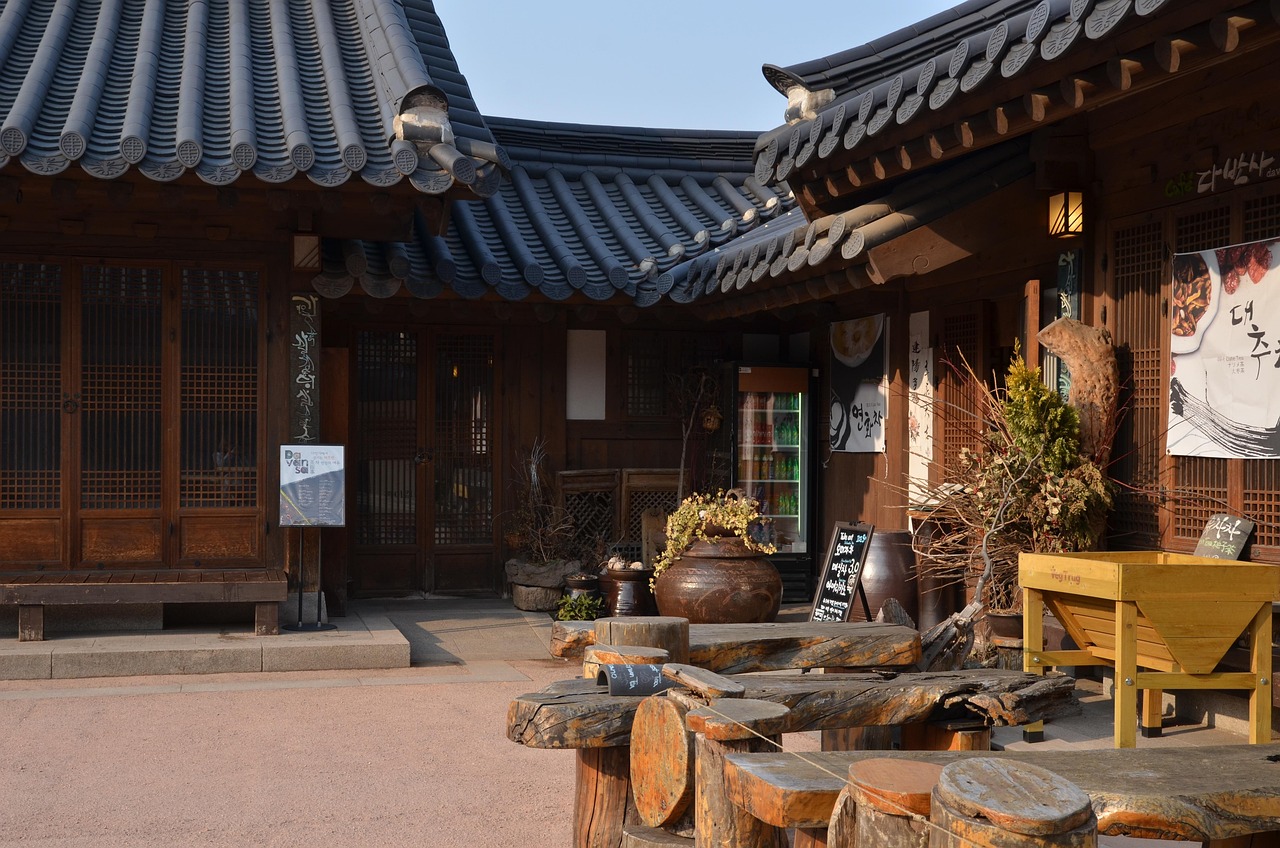 Seoul in August Palaces, Hanok Beauty and Early Day Calm in Bukchon