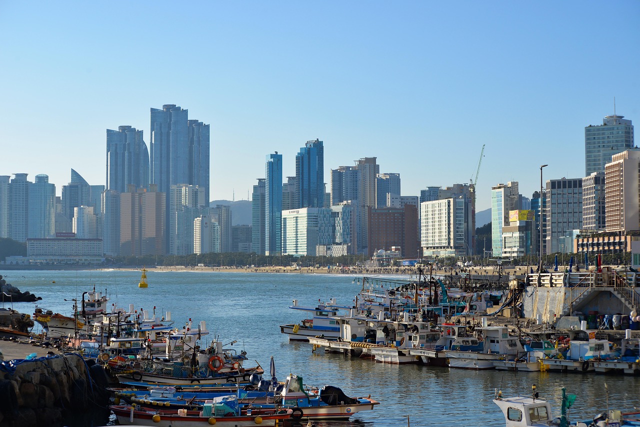 What to wear in Busan in October with layered coastal style