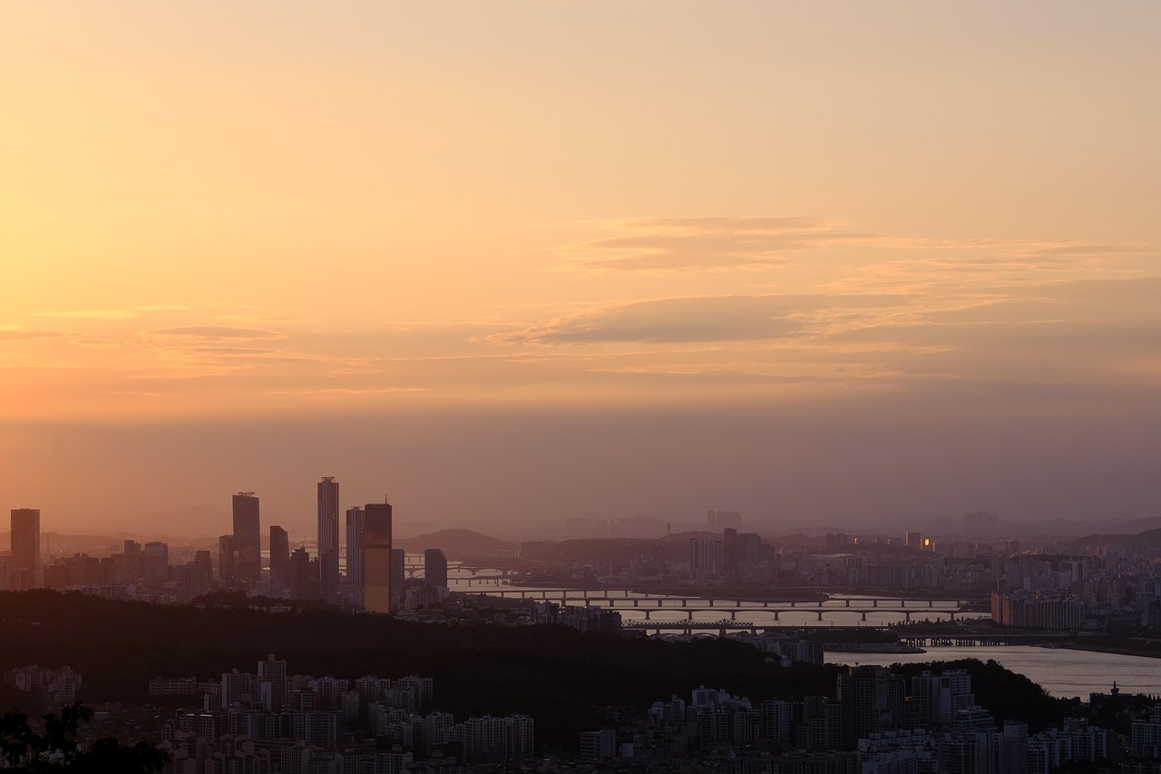 Seoul in September weather and how it feels by the Han River