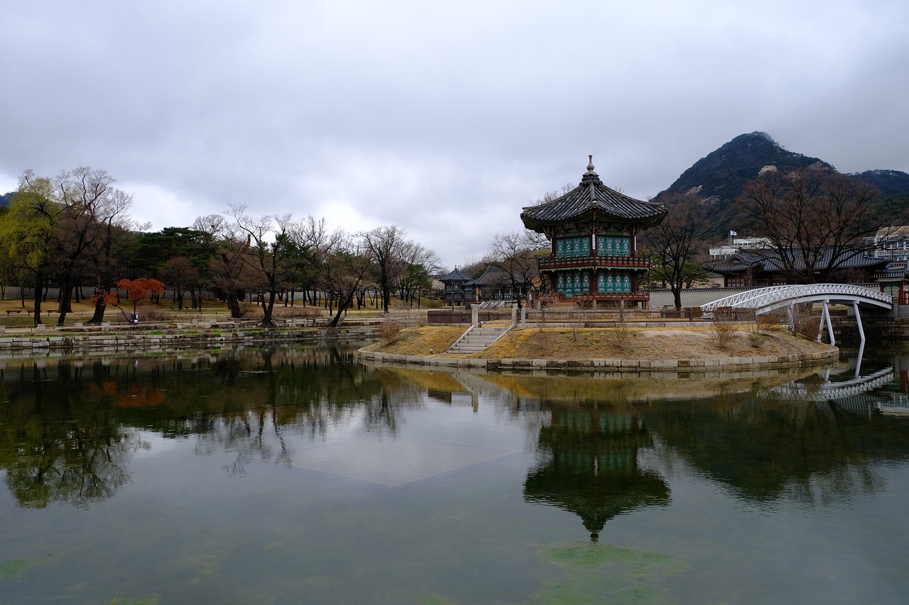 What to explore in Seoul during September weather around palaces and hanok