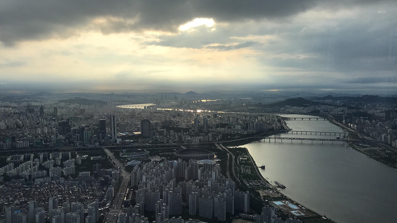 Best time to visit Seoul and South Korea at a glance with skyline views