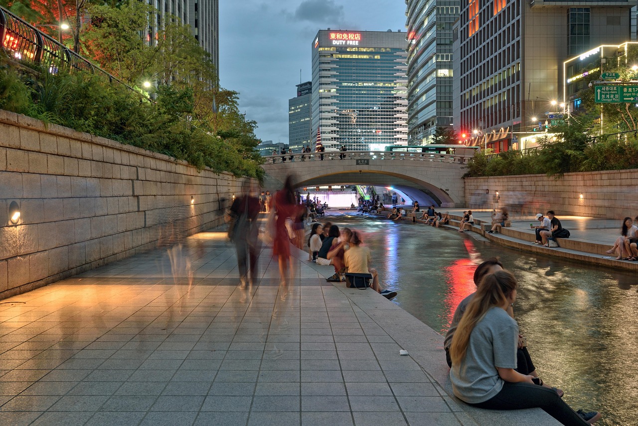 Evenings in Seoul Cheonggyecheon Stream and the Han River