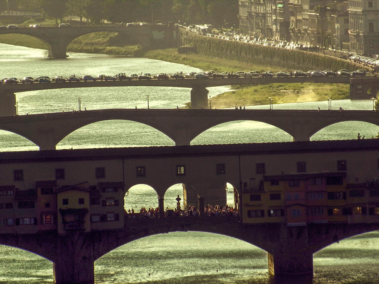 Explore Oltrarno and the Arno from Ponte Vecchio to Boboli Gardens