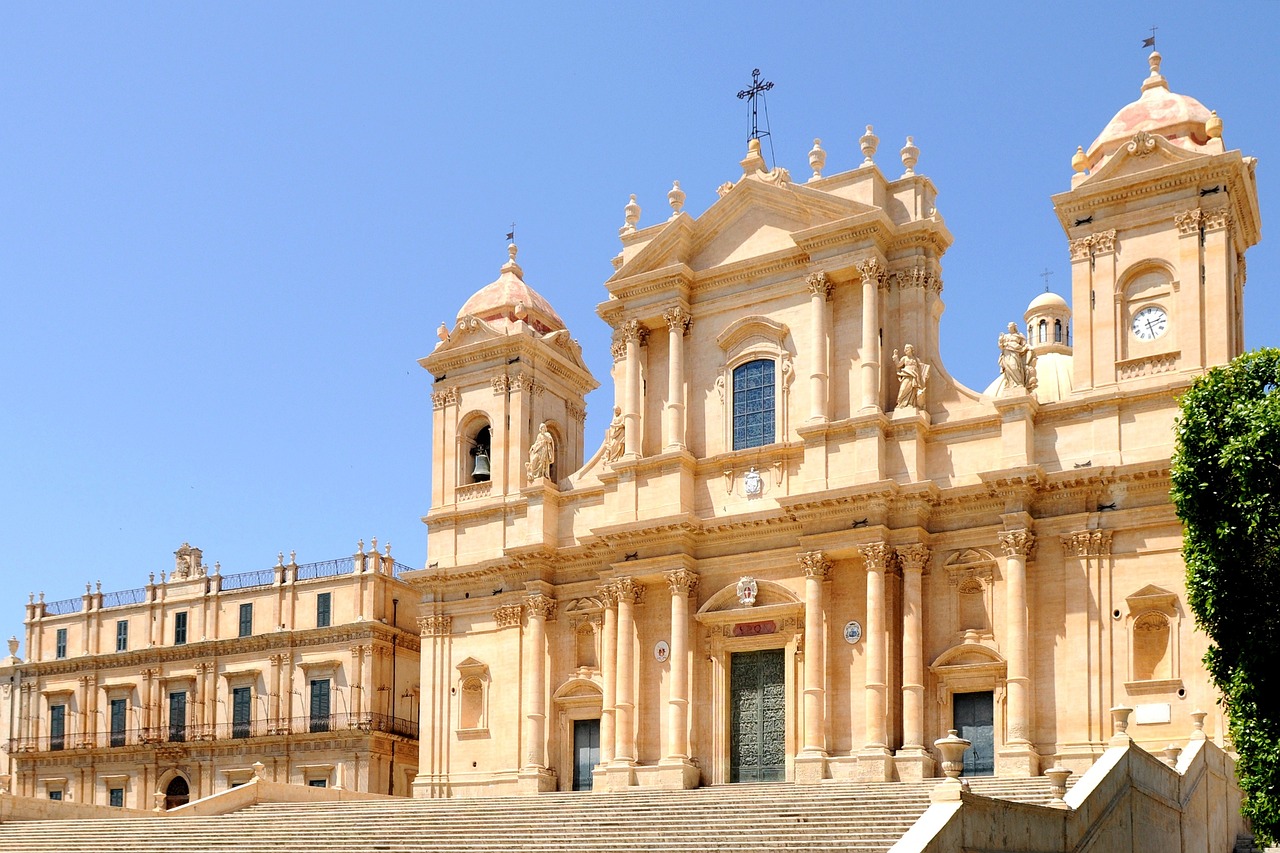 Infiorata di Noto in May and how to plan it with confidence
